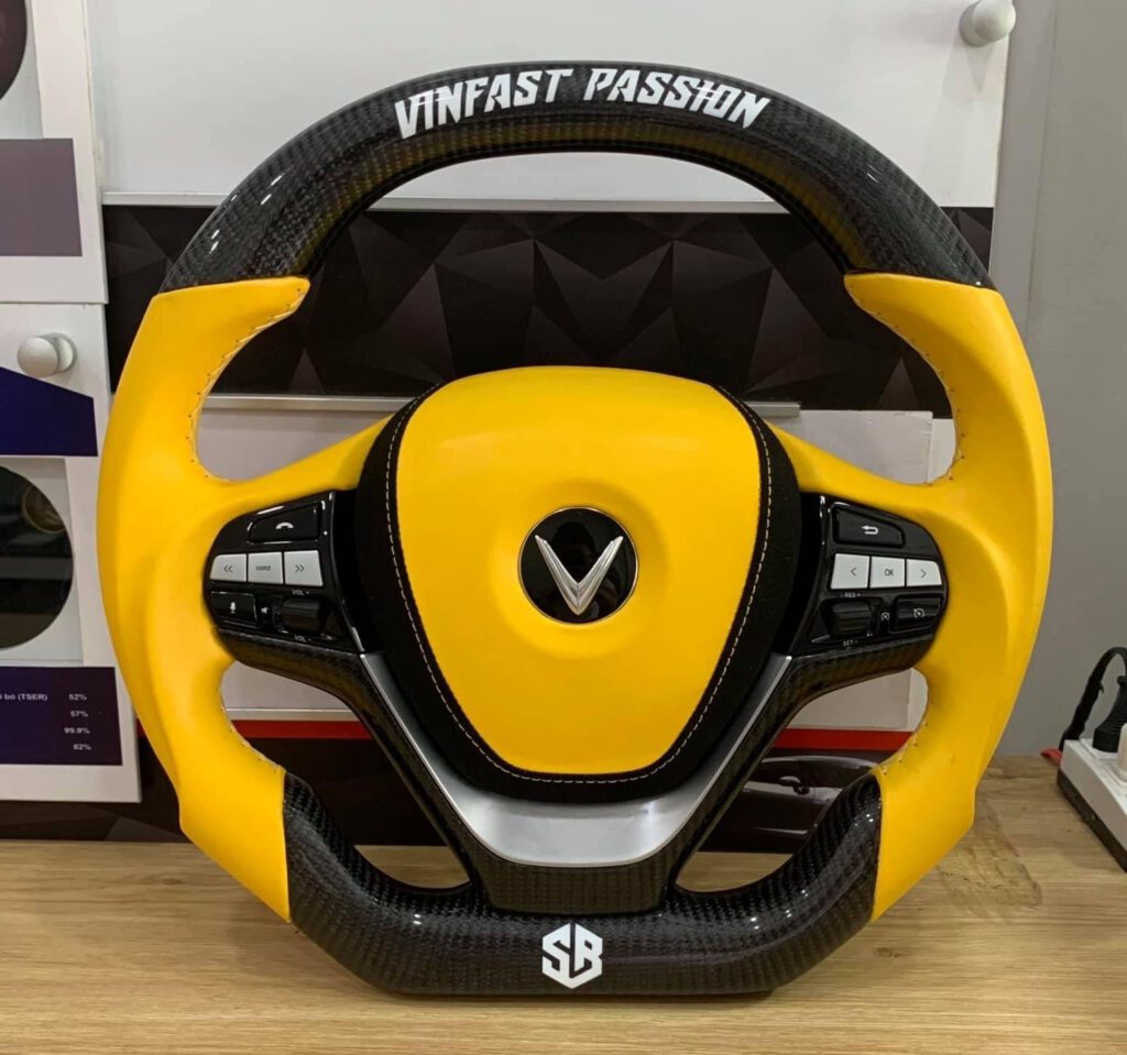 Độ nội thất xe Vinfast Lux A độ vô lăng thể thao carbon fiber